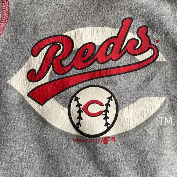 MLB Cincinnati Reds grey short sleeve onesie!! Size 0-3 months - Picture 2 of 4